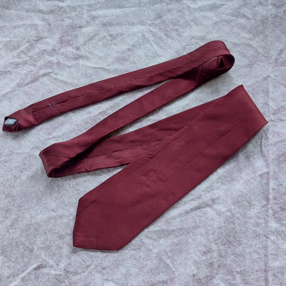 Vintage Stafford Elegant Burgundy Silk Mens Tie